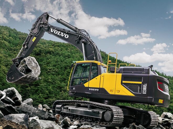 Escavatore_EC380E_Hybrid_Il_gigante_gentile_di_casa_Volvo