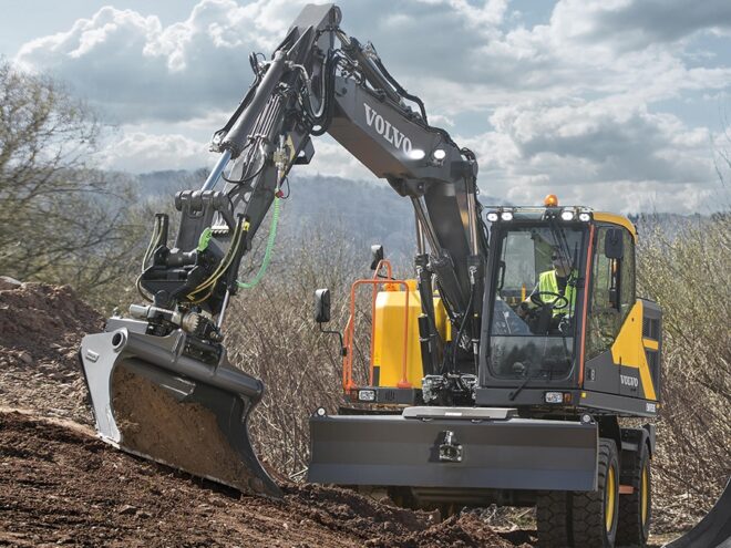 Escavatore_Gommato_Volvo_EWR170E_massima_efficienza_negli_spazi_ristretti escavatore gommato Volvo EWR170E